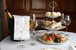 Ученые из Франции сделали открытие при помощи шампанского