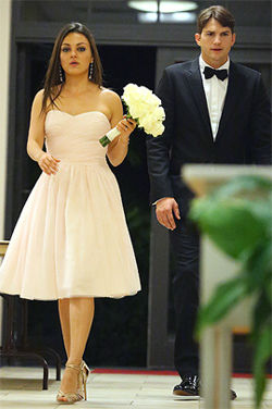 Мила Кунис и Эштон Катчер репетируют свадьбу