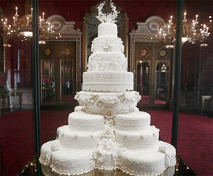 Кусочек королевского свадебного торта приобрел на аукционе неизвестно кто!