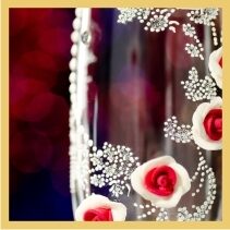 Бокалы с декоративными цветами